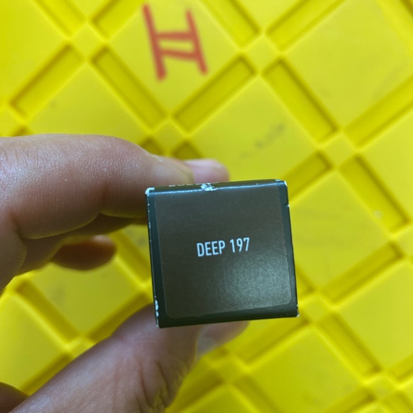 Deep 197 - Kat Von D Good Apple Full-Coverage Concealer 0.33 Oz - Picture 2 of 6